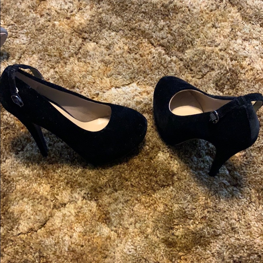 Heels - Picture 2 of 4